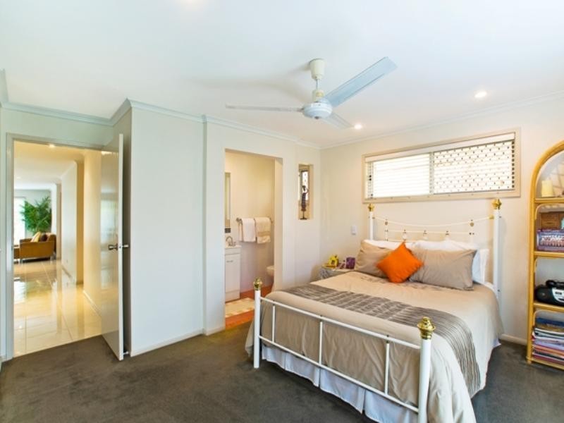 6 Cambridge Court, Carrara QLD 4211