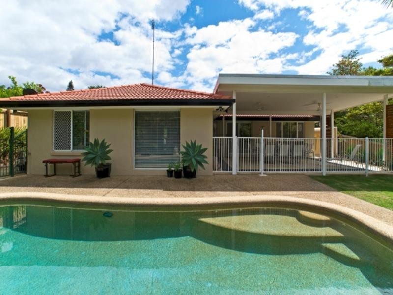 6 Cambridge Court, Carrara QLD 4211
