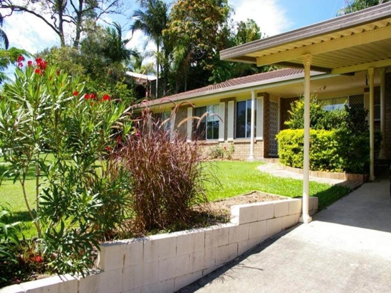 16 Tambourah Street, Benowa QLD 4217