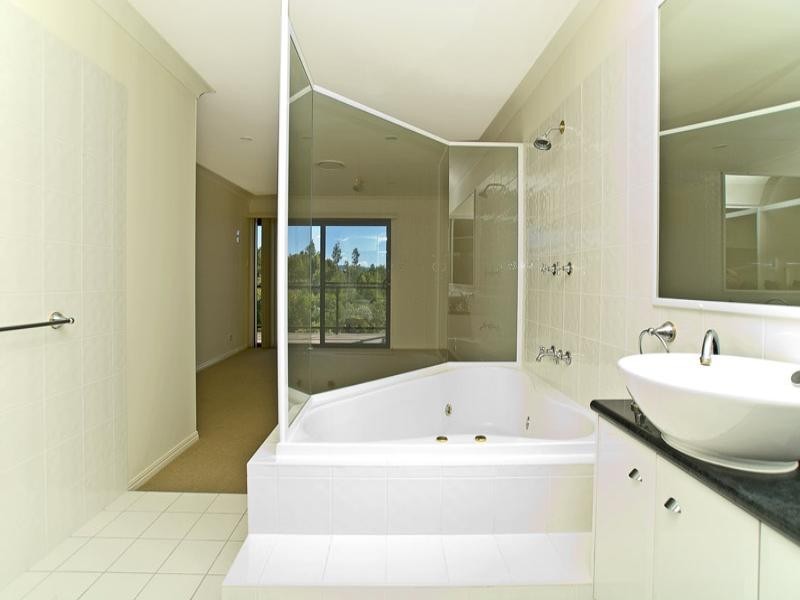 Highland Park QLD 4211