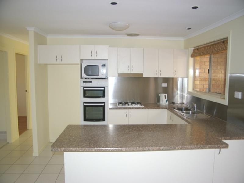 5 Bradstone Road, Carrara QLD 4211