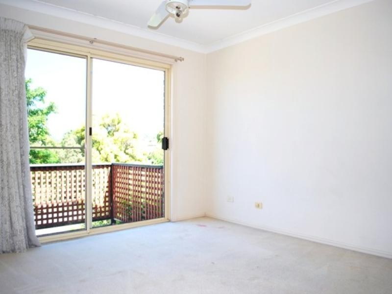 2/23 Tristan Court, Benowa QLD 4217