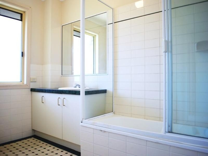 2/23 Tristan Court, Benowa QLD 4217