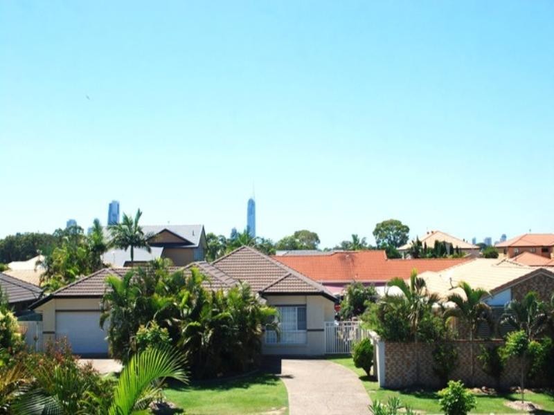 2/23 Tristan Court, Benowa QLD 4217