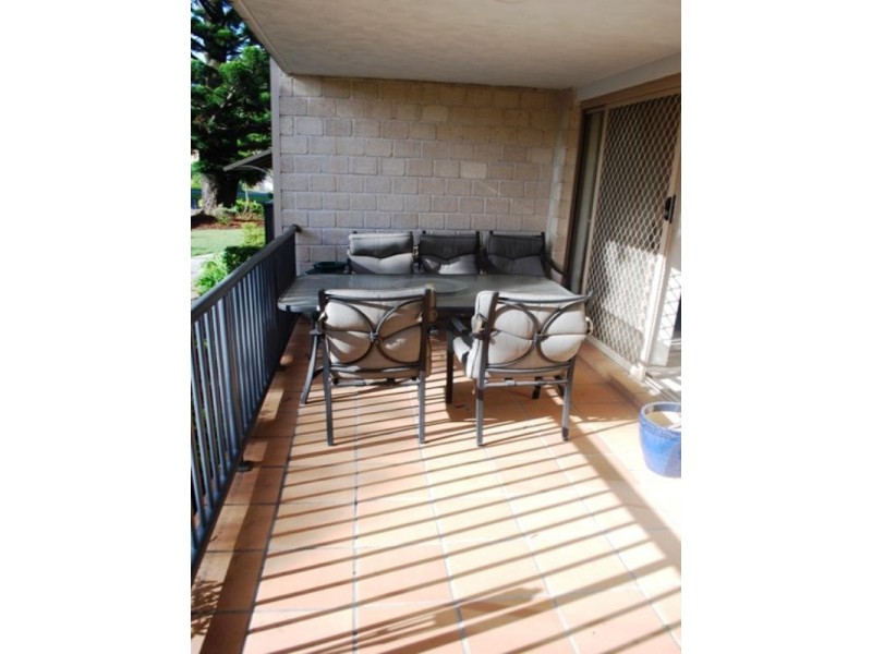 2/25 Walton Street, Southport QLD 4215