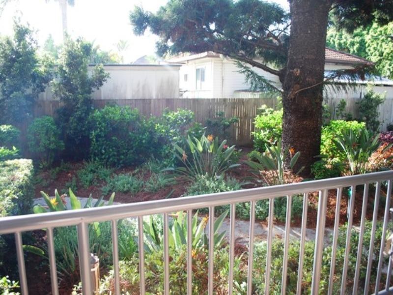 2/25 Walton Street, Southport QLD 4215