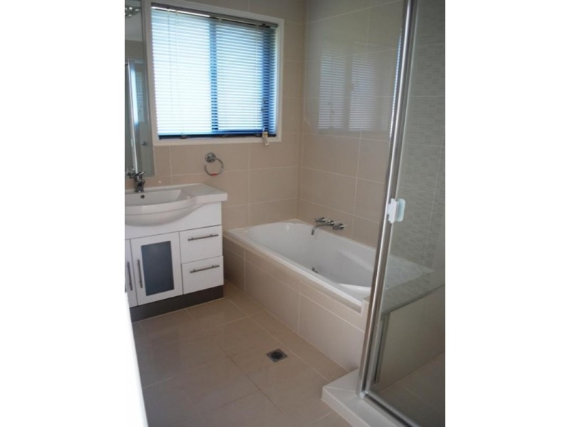 5 Cambridge Court, Carrara QLD 4211