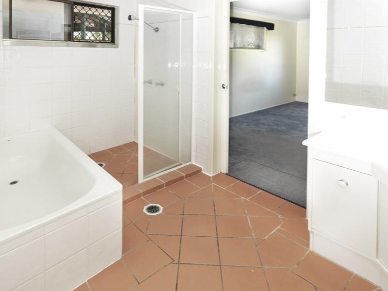 4 Rosella Court, Carrara QLD 4211