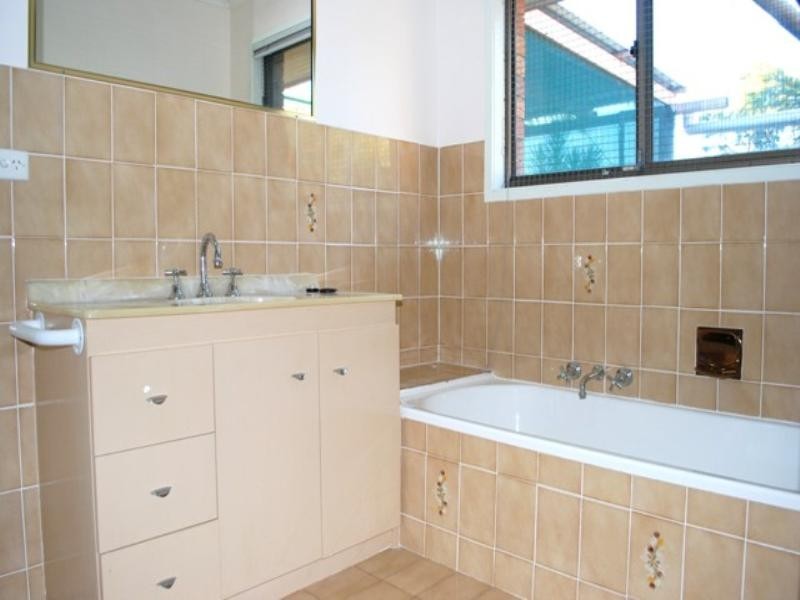 4 Alzino Place, Carrara QLD 4211