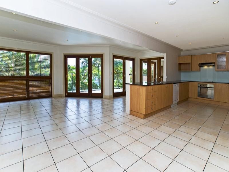 98 Gibraltar Drive, Isle Of Capri QLD 4217