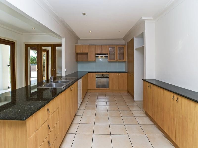 98 Gibraltar Drive, Isle Of Capri QLD 4217