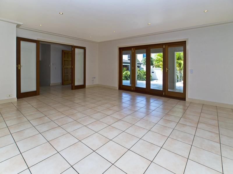 98 Gibraltar Drive, Isle Of Capri QLD 4217