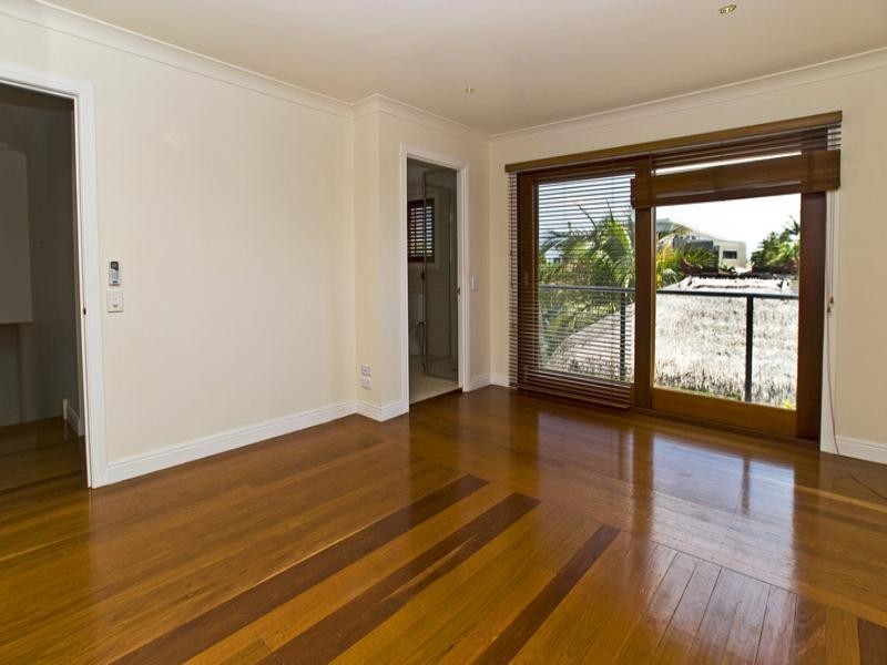 98 Gibraltar Drive, Isle Of Capri QLD 4217