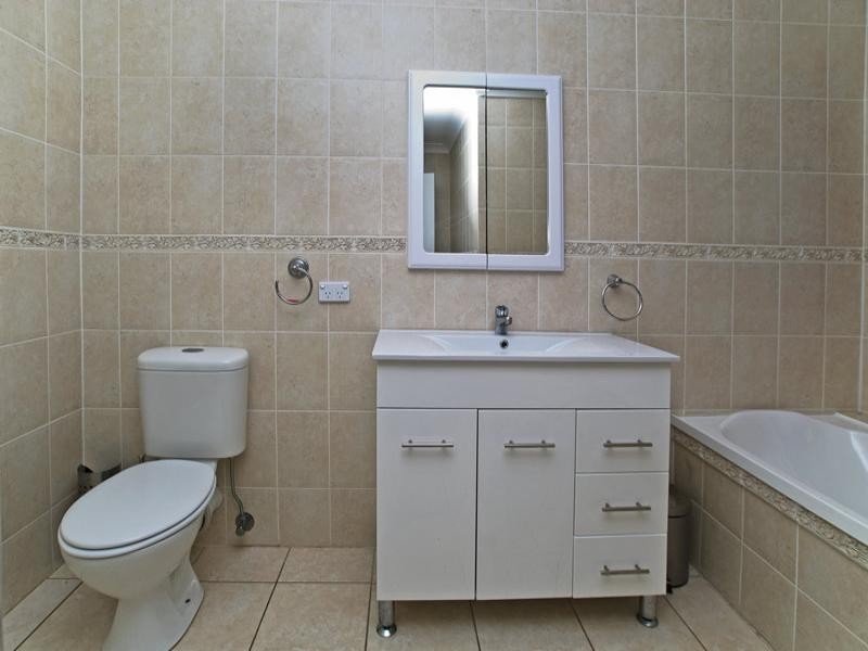 98 Gibraltar Drive, Isle Of Capri QLD 4217