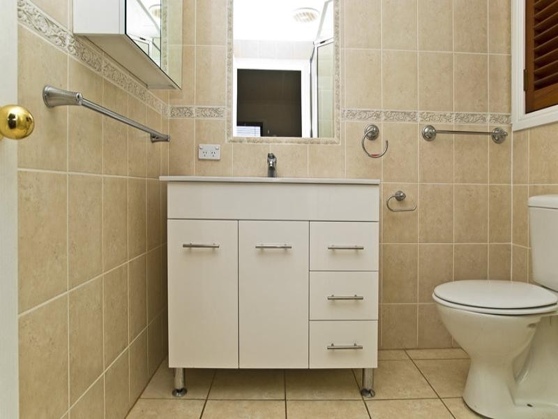 98 Gibraltar Drive, Isle Of Capri QLD 4217