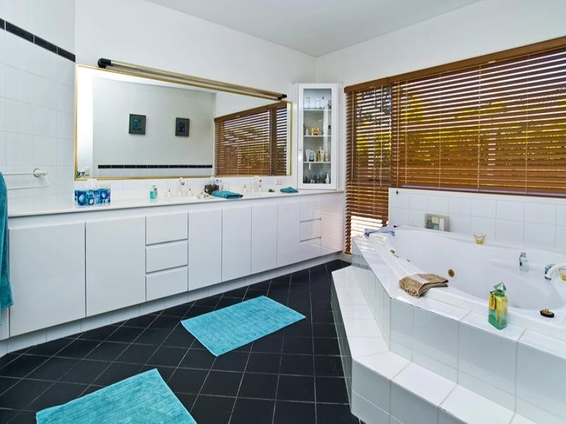 3 Nandewar Court, Carrara QLD 4211