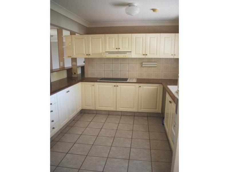 6 Dunhill Court, Carrara QLD 4211