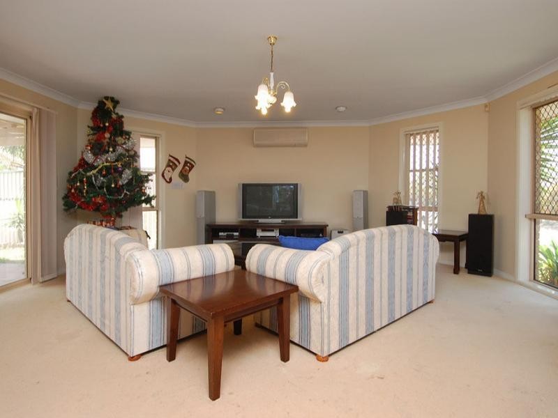 9 Ardrossan Place, Highland Park QLD 4211