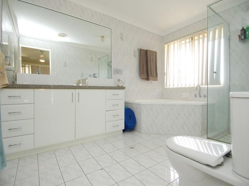 9 Ardrossan Place, Highland Park QLD 4211