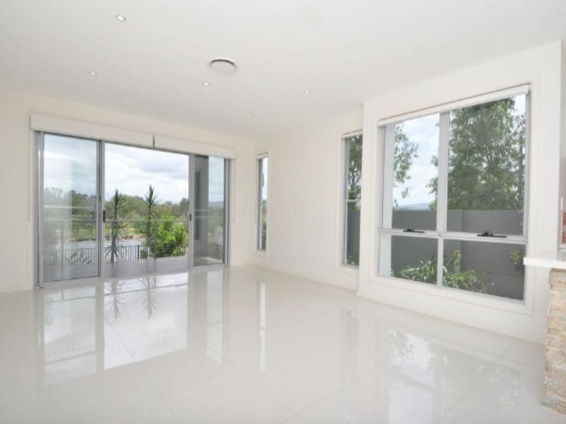 4/5024 Emerald Island Drive, Carrara QLD 4211