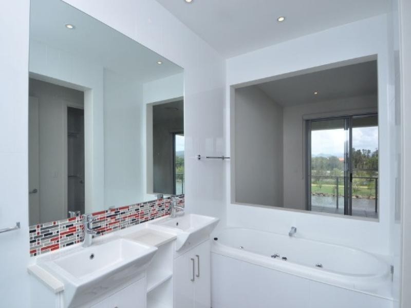 4/5024 Emerald Island Drive, Carrara QLD 4211