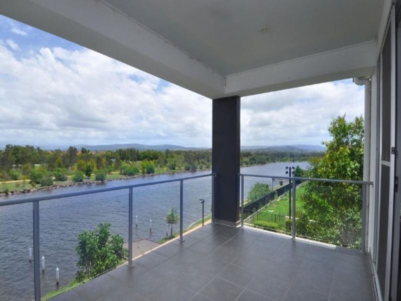 4/5024 Emerald Island Drive, Carrara QLD 4211