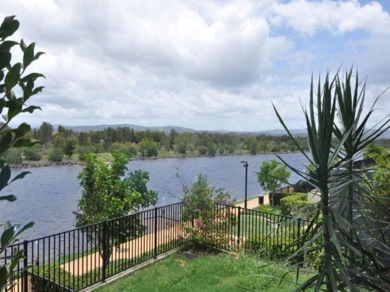 4/5024 Emerald Island Drive, Carrara QLD 4211