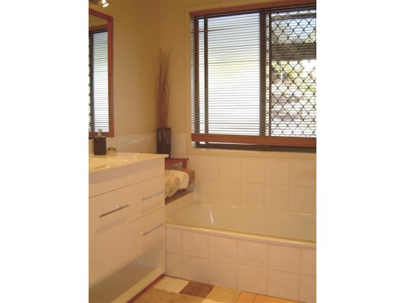 77 Plateau Crescent, Carrara QLD 4211