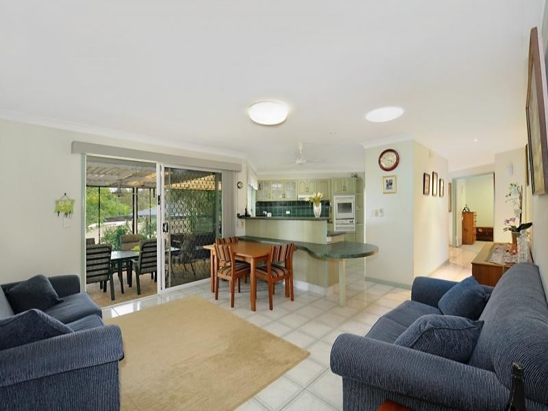 8 Nandewar Court, Carrara QLD 4211