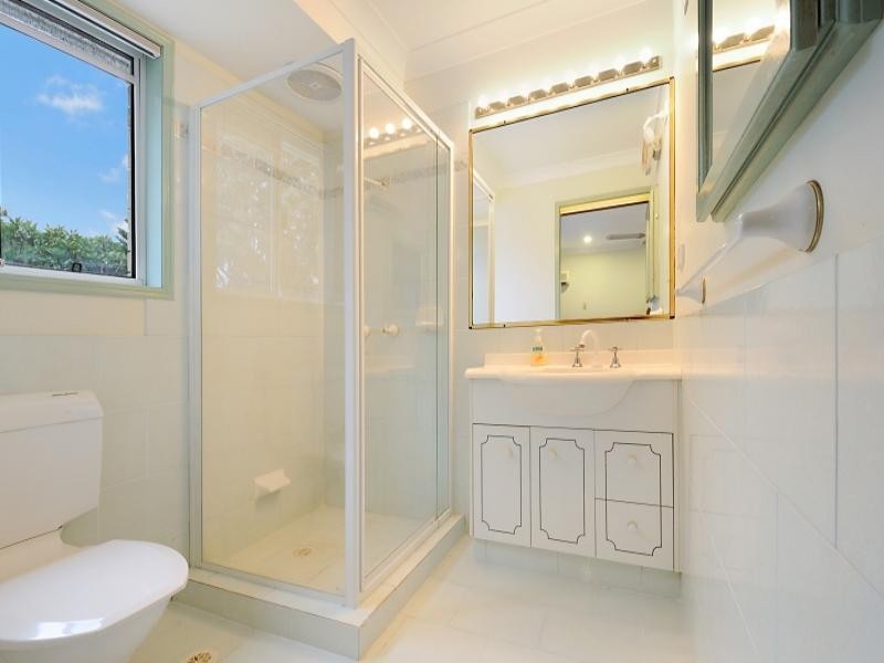 8 Nandewar Court, Carrara QLD 4211