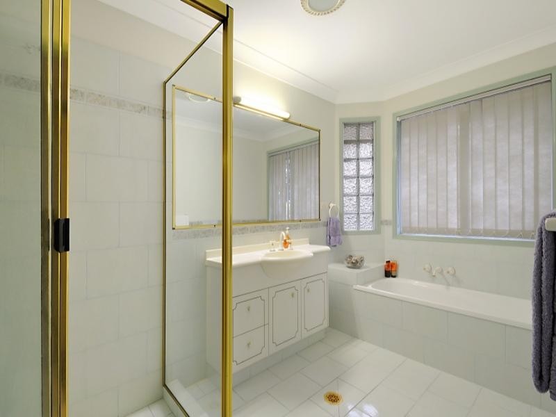 8 Nandewar Court, Carrara QLD 4211