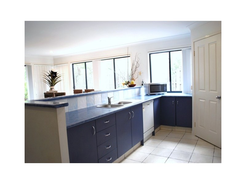 16 Gentian Drive, Arundel QLD 4214