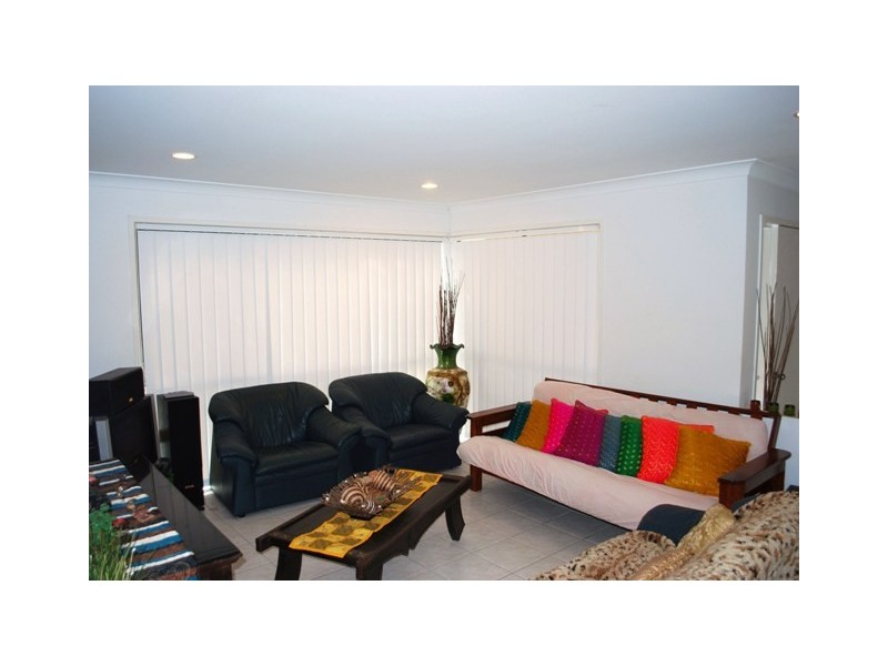 16 Gentian Drive, Arundel QLD 4214