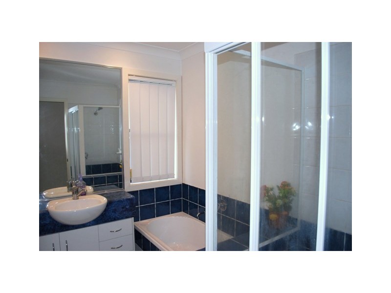 16 Gentian Drive, Arundel QLD 4214