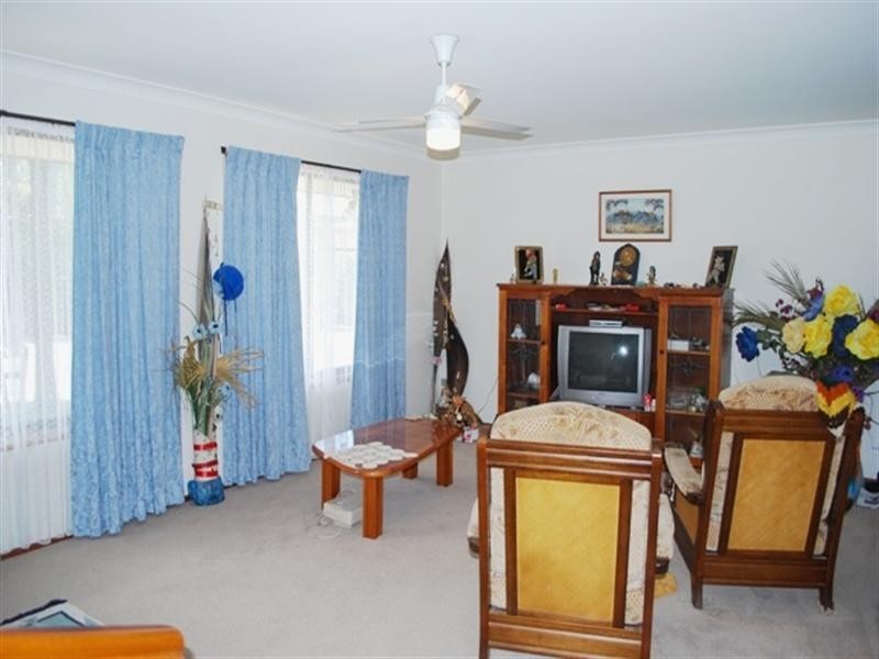 97 Hinkler Drive, Highland Park QLD 4211