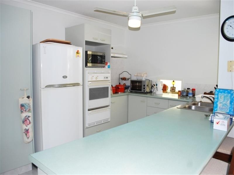 9 Hampshire Close, Highland Park QLD 4211