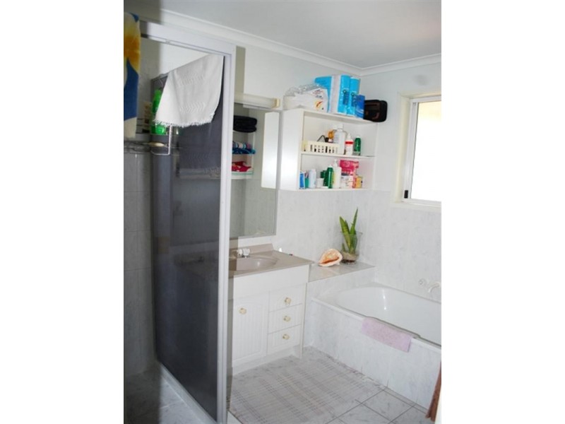 9 Hampshire Close, Highland Park QLD 4211