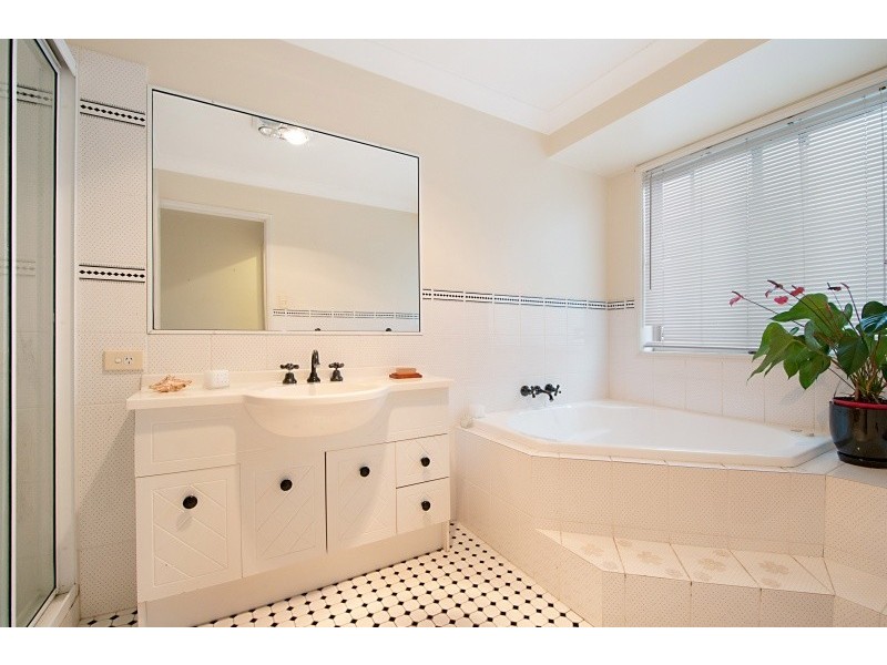 41 Hastings Crescent, Carrara QLD 4211