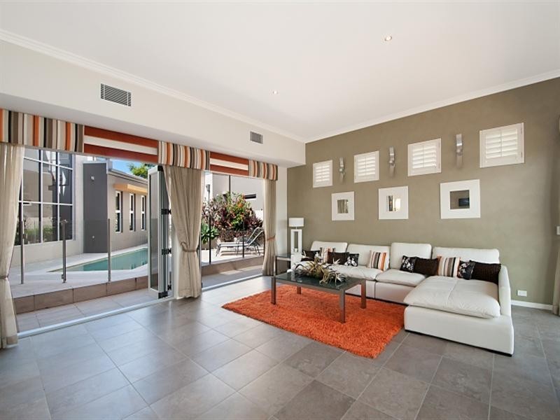 5026 Emerald Island Drive, Carrara QLD 4211