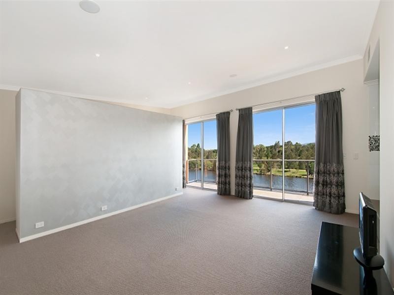 5026 Emerald Island Drive, Carrara QLD 4211