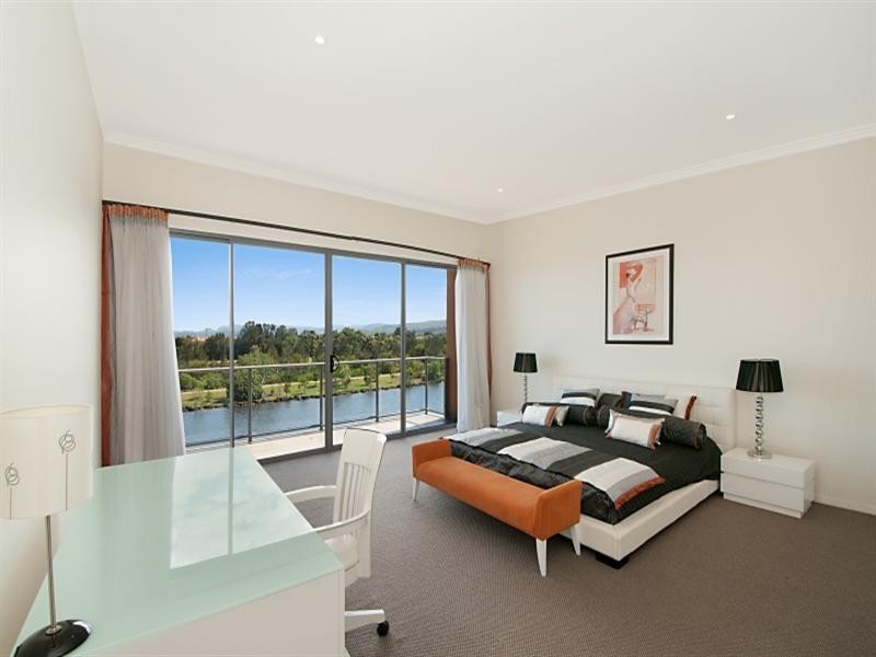 5026 Emerald Island Drive, Carrara QLD 4211