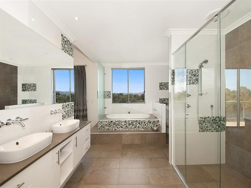 5026 Emerald Island Drive, Carrara QLD 4211