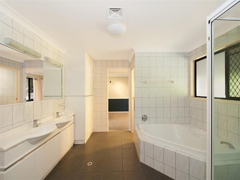 11 Bellara Street, Ashmore QLD 4214