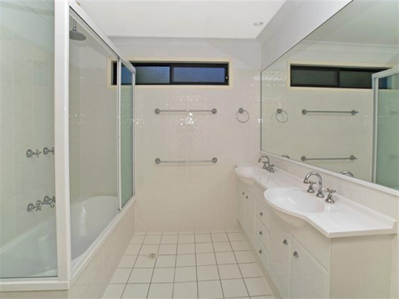 Highland Park QLD 4211