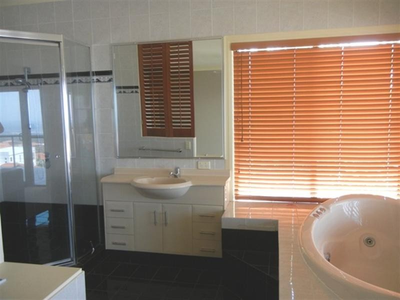 Highland Park QLD 4211