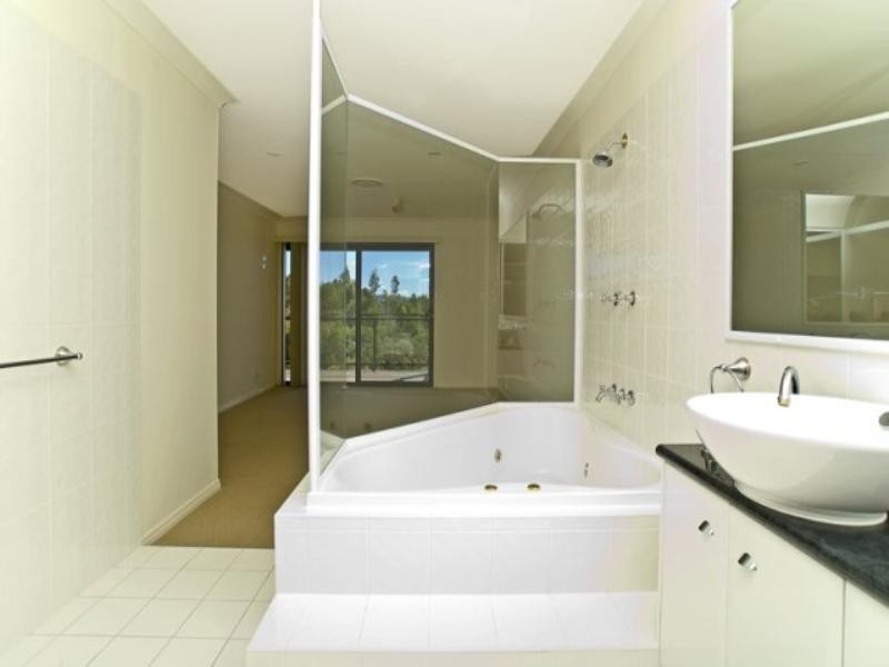Highland Park QLD 4211