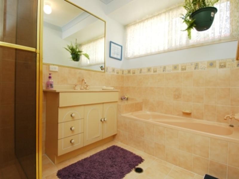 4 Marla Way, Carrara QLD 4211