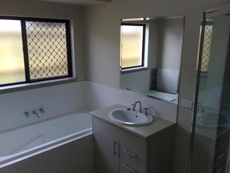 3 Spring Brook Avenue, Redlynch QLD 4870