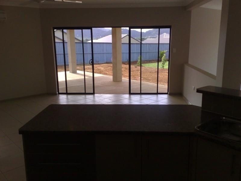 3 Spring Brook Avenue, Redlynch QLD 4870