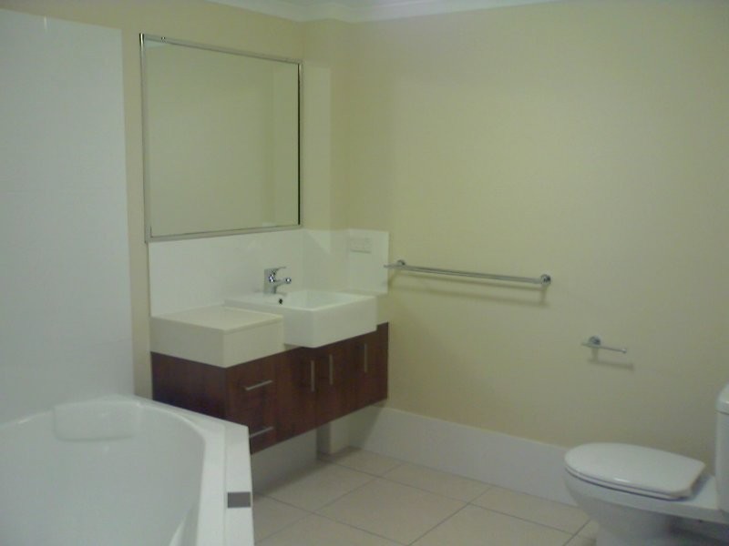 33/1 Robson Street, Mooroobool QLD 4870